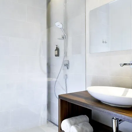 ホテル & Garden マリボル