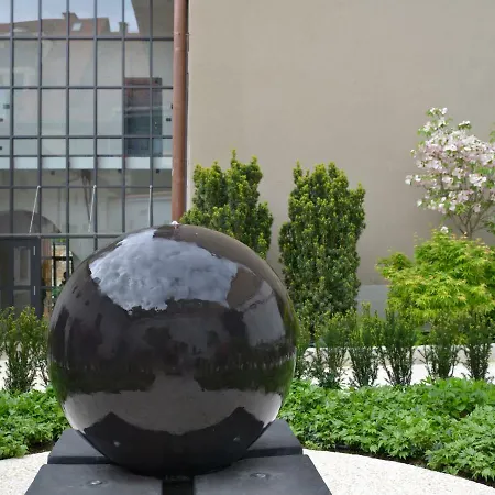 Hotel & Garden