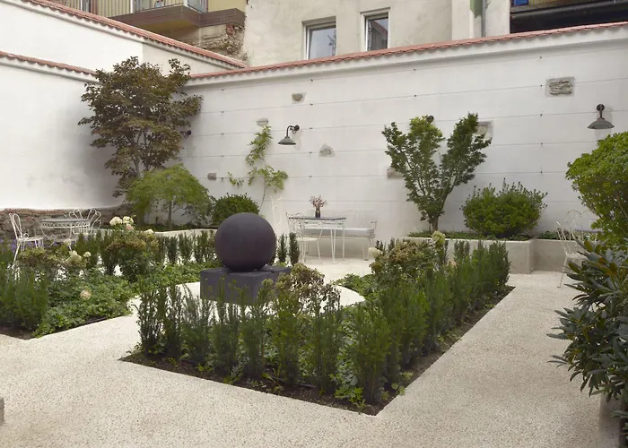 מלון & Garden 3*